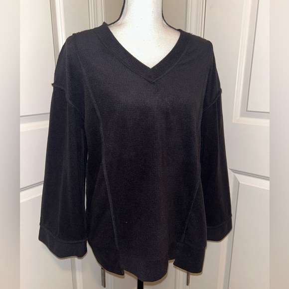 Cupio soft black Vneck over sized shirt/sweater - Picture 1 of 6